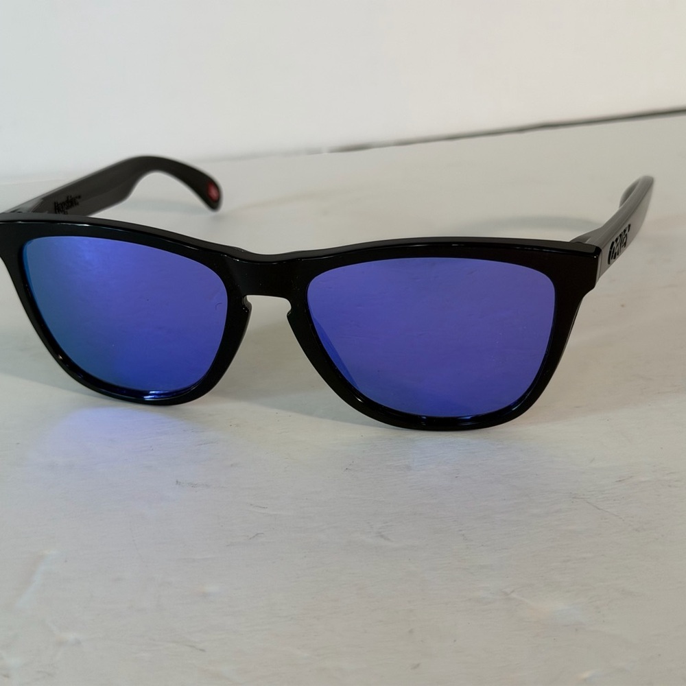 Oakley Men's Black Frame Sunglasses with Blue Lenses